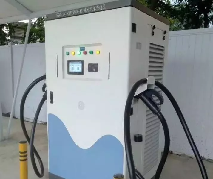 2121非凡携手罗宾森 亮相深圳留创站05.jpg